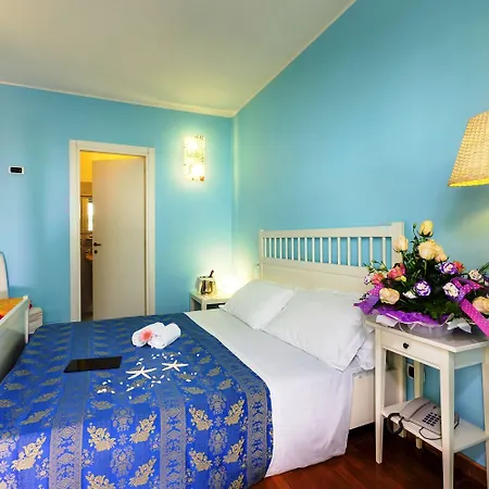 מלון Hotel Adria 3*