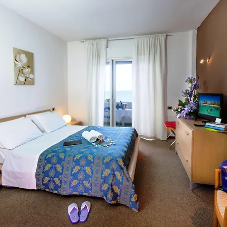 Hotel Adria מלון