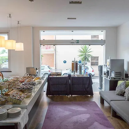 Hotel Adria מלון