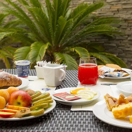 מלון Hotel Adria