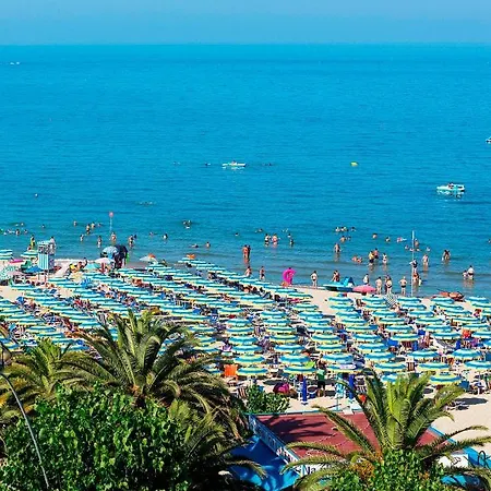 מלון Hotel Adria 3*