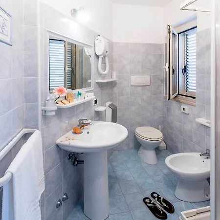 Hotel Adria ホテル