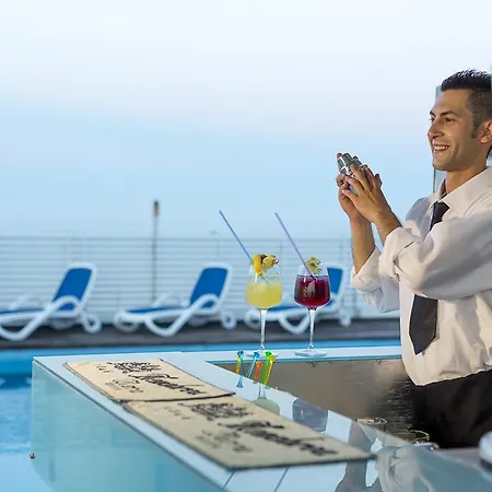 ホテル Hotel Adria アルバ・アドリアティカ