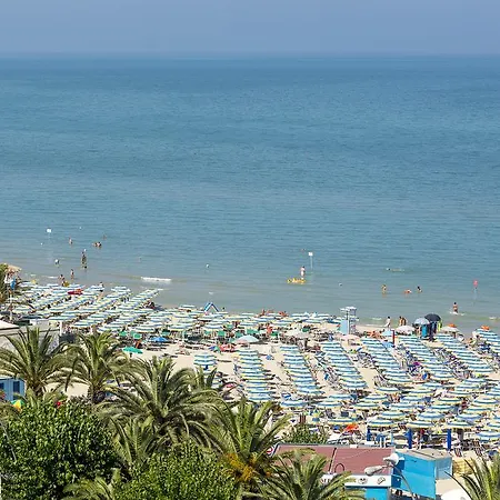 ホテル Hotel Adria アルバ・アドリアティカ